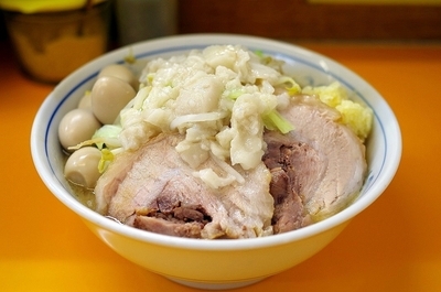 「ラーメン(ニンニク・アブラ)650円+味付玉子うずら100」@ラーメンエース 八王子店の写真