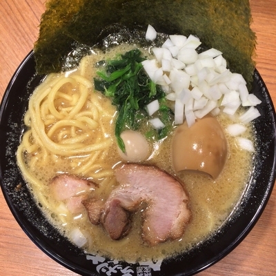 「ラーメン(並)￥680円(燻製味玉サービス券)」@横浜家系ラーメン 馬場壱家 山の陣 2号店の写真
