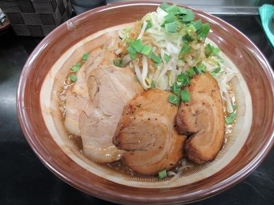 「みそそば　豚ダブル（１２４０円）＋特盛」@雷神屋の写真