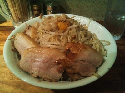 「肉増しまぜそば塩・並盛り（900円）」@麺処 MAZERUの写真