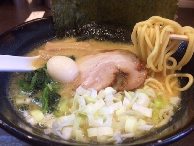 「豚骨醤油ラーメン(750円)」@ゴル麺。 野毛店の写真