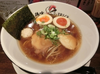 「鶏の醤油らーめん＋味玉」@鶏喰～TRICK～の写真