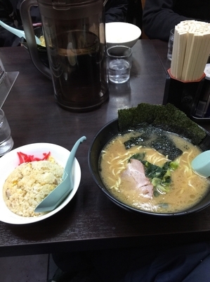 「ラーメンチャーハンセット、硬め濃いめ」@とんぱた亭 三枚町店の写真