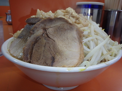 「ラーメン並(730円)ニンニク野菜アブラ」@暴豚製麺所の写真