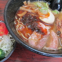 くい紋らーめん+サラダ　「680円+サービス」