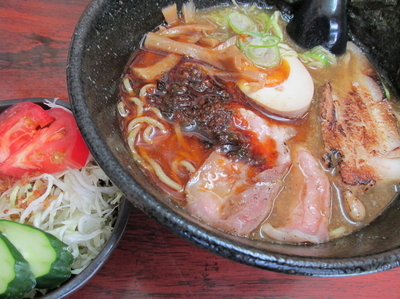 「くい紋らーめん+サラダ　「680円+サービス」」@くい紋の写真