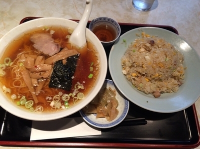 「ラーメン500円、チャーハン650円」@上海ピーマンの写真