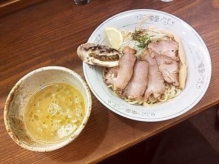 「濃厚牡蠣つけ麺＋チャーシュー」@貝だしラーメン 貝ガラ屋の写真