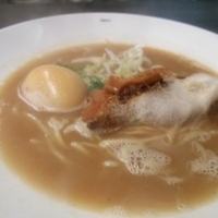 ラーメン(780円)、煮玉子(100円)