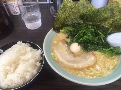 「ラーメン+ほうれん草+大ライス」@横浜家系らーめん 魂心家 あざみ野店の写真