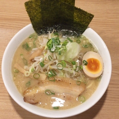 「濃厚とんこつ醤油（720円）」@らーめん つけ麺 春樹 王子店の写真