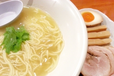 「塩ラーメン　800円」@爆じゅう餃子 餃点の写真