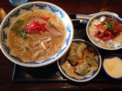 「キムチご飯のらぁめんセット （1030円）」@博多麺房 赤のれん 丸ビル店の写真