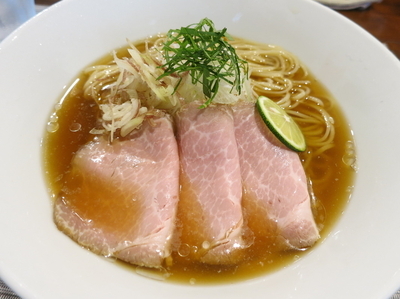 「冷し煮干そば　　880円」@らぁ麺 やまぐちの写真