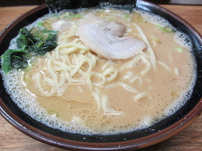 「ラーメン中盛り」@横浜家系ラーメン らっち家の写真