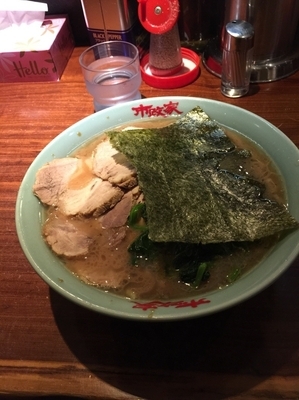 「チャーシュー麺中盛、硬め濃いめ」@麺家市政の写真