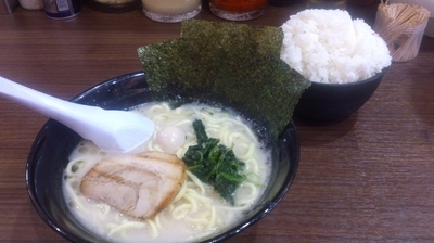 「塩ラーメン(麺硬め･味濃いめ)+ライス(サービス)」@横浜家系らーめん 魂心家 藤沢店の写真