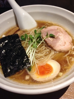 「正油ラーメン 650円」@Dragon Noodle's ドラゴンラーメンの写真