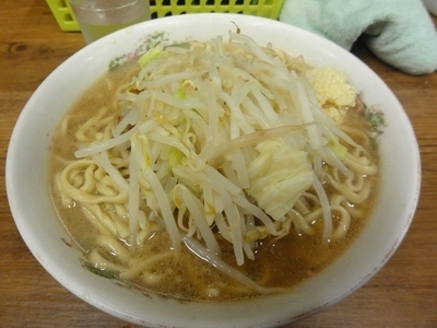 「ラーメン700円　ヤサイ少なめ　ﾆﾝﾆｸ」@ラーメン二郎 品川店の写真
