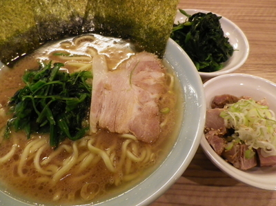 「ラーメン並＋コロチャー＋ほうれん草」@ラーメン 清水家の写真
