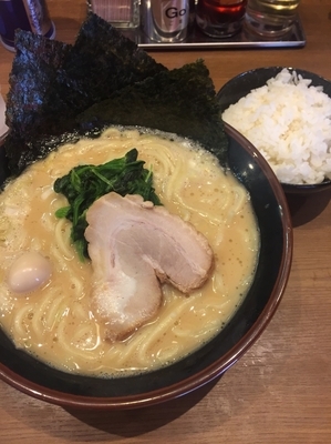 「醤油豚骨ラーメン」@横浜家系ラーメン 一刀家 茅場町店の写真