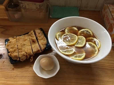 「レモンラーメン＋鶏天＋味玉」@中華蕎麦 りんすず食堂の写真