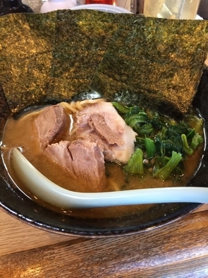 「とんこつ醤油ラーメン700円、硬め」@らーめん風々風の写真
