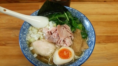 「煮干しそば  白醤油  \680」@中華そば よしかわの写真