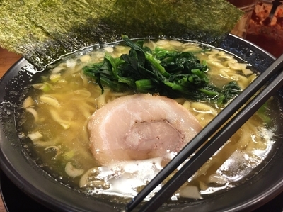 「豚骨ラーメン 690円」@横浜家系ラーメン 鶯家の写真