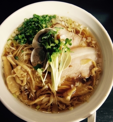 「貝汁らぁめん 琥珀醤油麺」@らぁめん こはくの写真