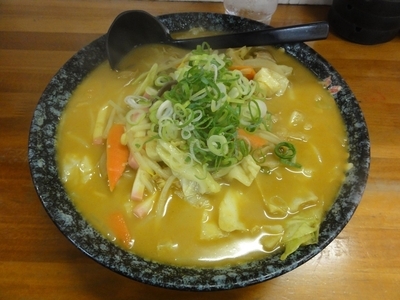 「カレーラーメン」@鉄砲家 曽根店の写真