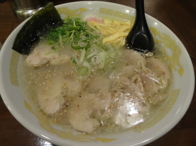 「しおとりそば800円+チャーシュー200円」@ぬまのアジトの写真