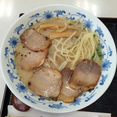 「豚骨チャーシュー麺　￥８９０」@エアポート山形屋 ファミリーレストランの写真