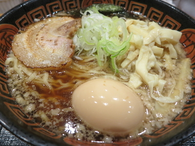 「濃厚醤油らぅ麺、特盛440g、830円」@らぅ麺 ガラ喰楽学校 大宮店の写真