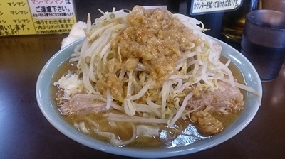 「中ラーメン豚マシ（にんにく少し・アブラマシ）」@立川マシマシ秘密工場の写真