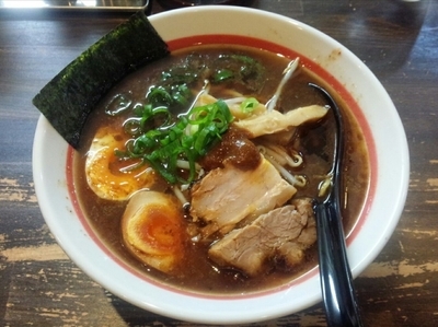 「醤油新味かつお＋味玉1/2」@麺 吉平の写真