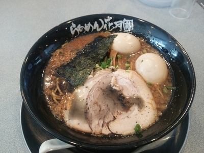「嵐げんこつらあめんBLACK（ブラック)＋味玉」@らあめん花月嵐 瑞穂店の写真