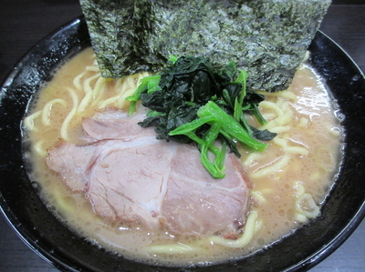 「醤油ラーメン中盛り￥７８０」@らーめん家 せんだい 鶴ヶ峰本店の写真