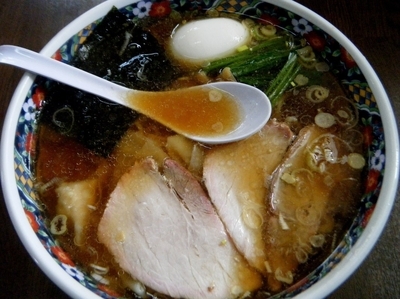 「ワンタンメン840円＋煮玉子100円」@とらや分店 村田やの写真