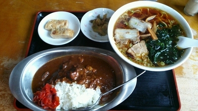 「ラーメンとミニカレーライスセット880円」@梅喜の写真
