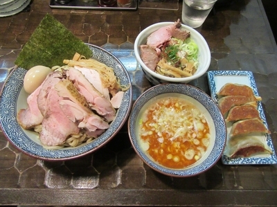 「海老つけそば大盛（９００円）＋餃子＋チャー丼他」@特級鶏蕎麦 龍介の写真