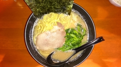 「豚骨醤油ラーメン￥720(ライスサービス)」@横浜家系らーめん 極楽家の写真