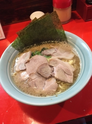 「チャーシュー麺中盛、硬め濃いめ」@介一家 山手店の写真