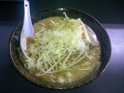 「背脂醤油らーめん（太麺）　大盛」@大輝の写真