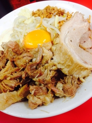 「汁無し並 ニンニク マヨ ほぐし豚」@ラーメン一心の写真