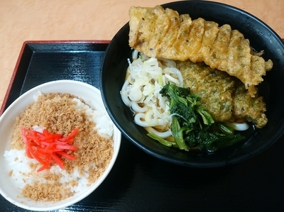 「一石二鳥Ａセット(うどん・そぼろかけご飯)500円」@たかべん 0番線ホーム店の写真