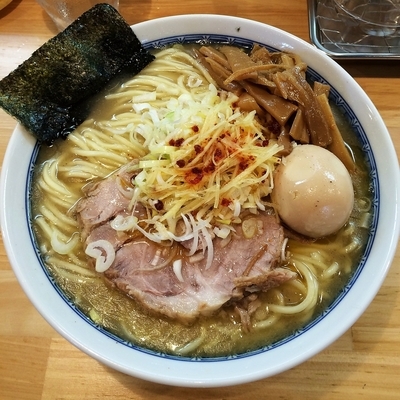 「塩らーめん（中）＋味玉　￥９５０」@自家製中華そば としおかの写真