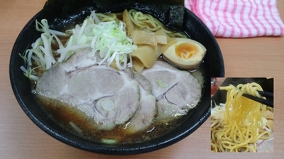 「叉焼醤油ラーメン中盛り固め900円」@家系ラーメン 一家の写真