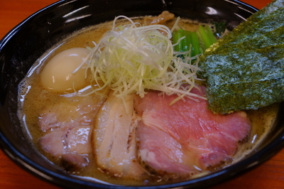 「豚骨鶏魚介らぁめん（中盛無料）」@麺処 有彩の写真