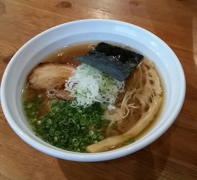 「純系醤油らーめん７５０円」@麺や 飛来の写真